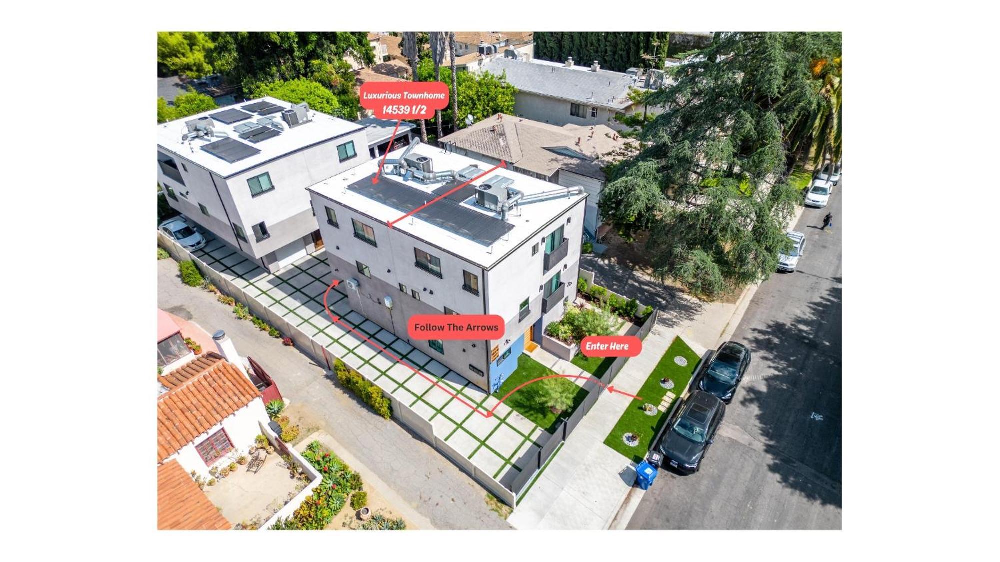Luxurious Townhome W/3 Master Gated Parking